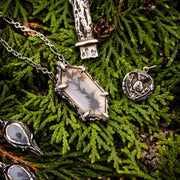 Disteln auf einem nebligen Morn-Dendric-Achat und Argentium-Sterlingsilber