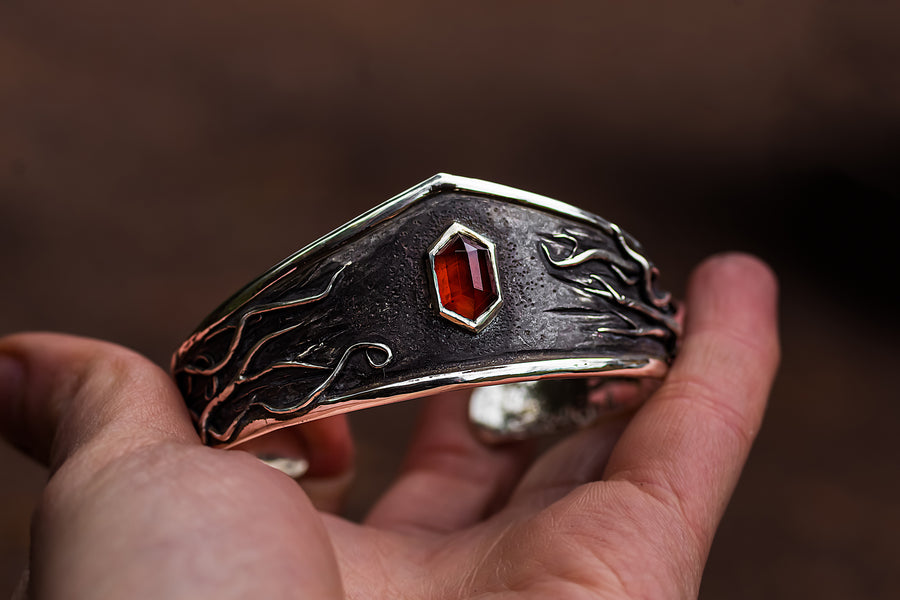 Devoro Cuff-935 Sterling Silver, Patina & Hessonite Grenat