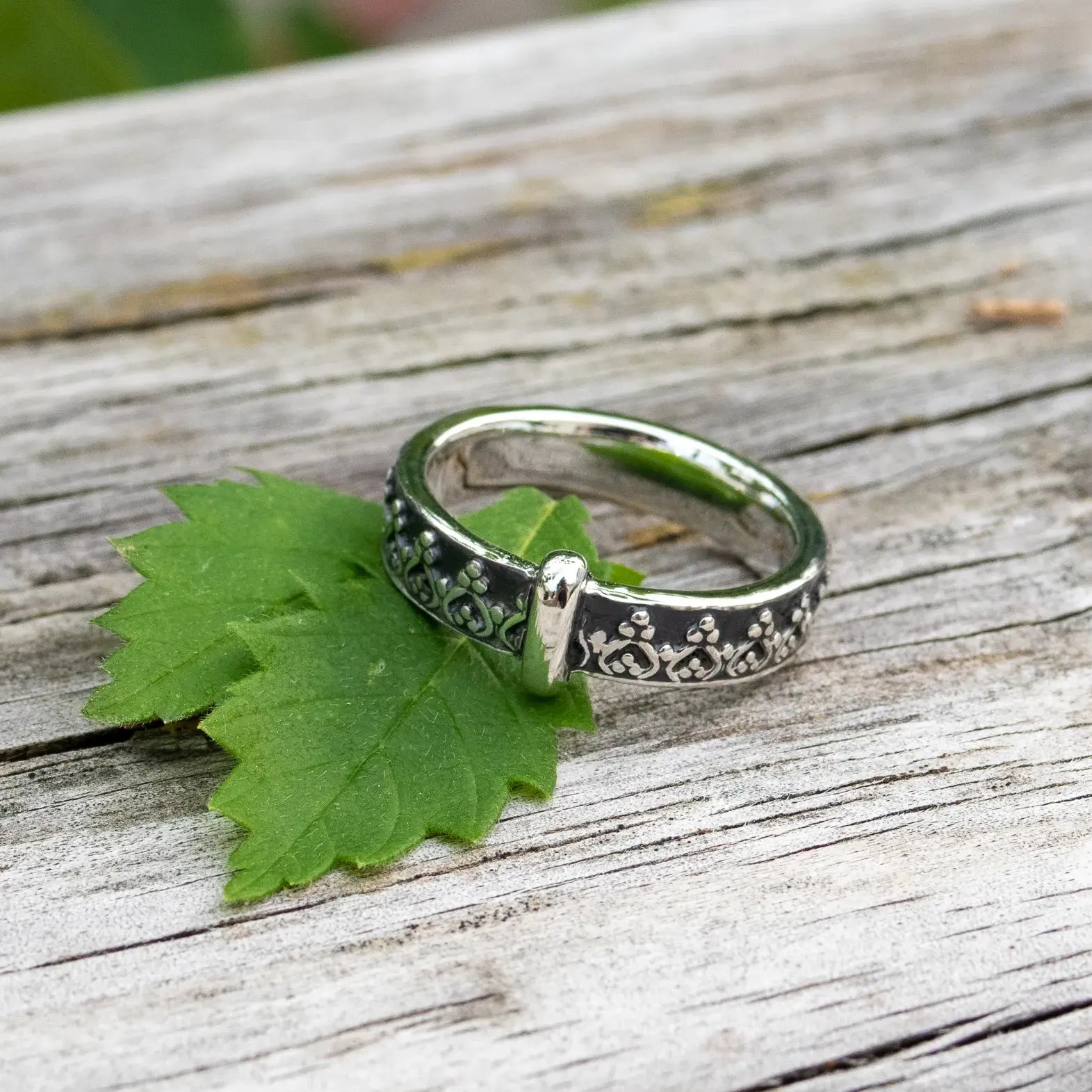 Outlander inspired ring with crown/queen styling. Made from sterling silver