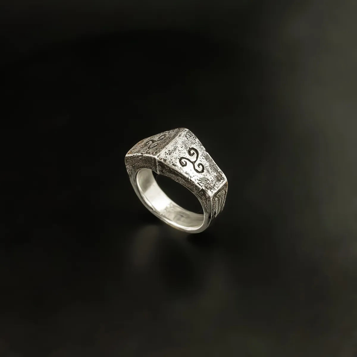 Eamon Ring-Unisex Triskelion Ring-Argentium Sterling Silber