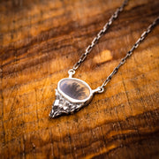 Halskette „Mein Herz ist nicht hier“ – 940er-Argentium-Sterlingsilber und dendritischer Achat 