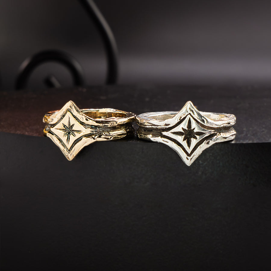 Realtas Vault Ring in Gold